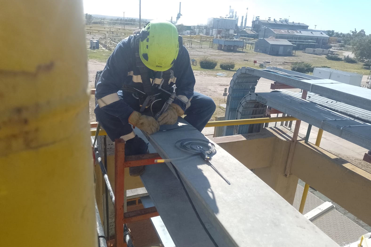 TGS Ingeniero White